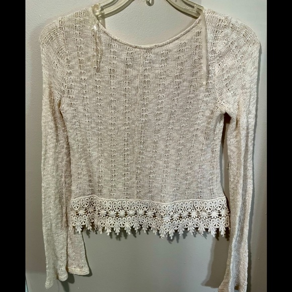 La Hearts Sweaters - Pretty Sweater-Lacy Hem.  Medium